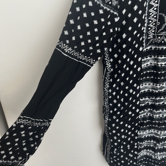 EUC Rip Curl black and white tunic - Picture 3 of 5